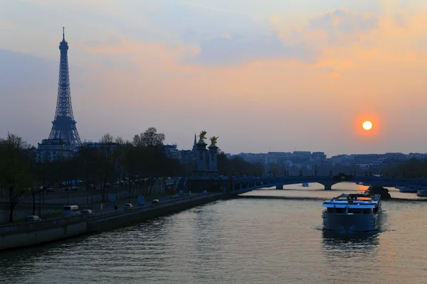 Paris at sunset. — Stock Photo, Image