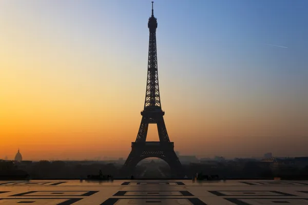 Eiffelova věž v Paříži, Francie. — Stock fotografie