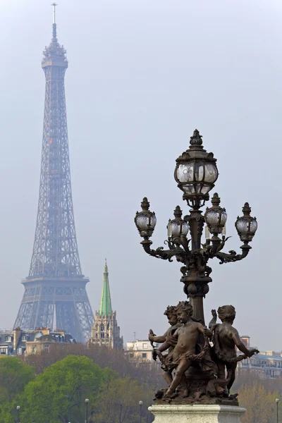 Az Eiffel torony Párizsban, Franciaországban. — Stock Fotó
