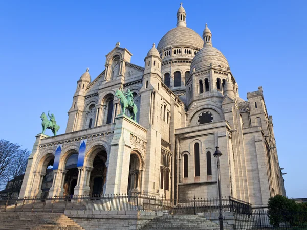 Bazylika sacre-coeur w dzielnicy montmartre, Paryż. — Zdjęcie stockowe