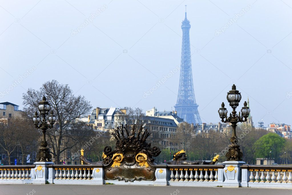 Street lantern on the Alexandre III Bridge in Paris, France. — Stock ...