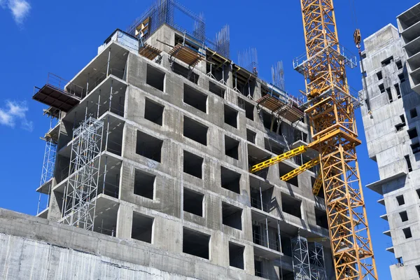 Construction of a monolithic building. — Stock Photo, Image