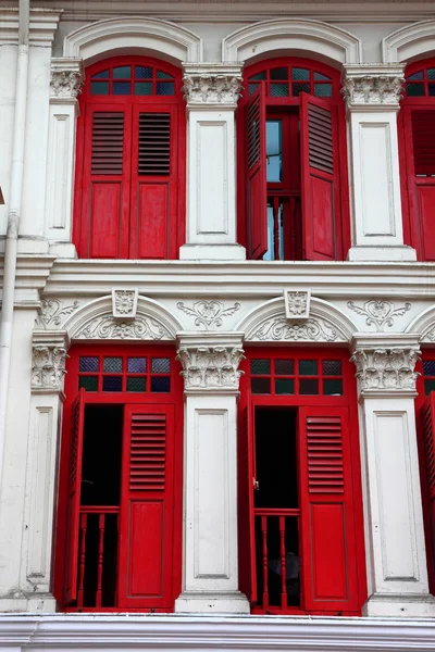 Rote Holzfenster — Stockfoto