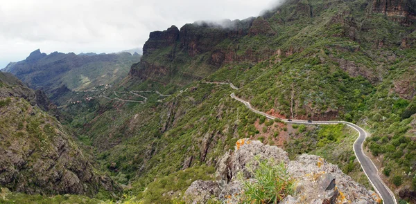 Carretera estrecha a través de Masca Canyon — Foto de Stock