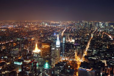 New York'un manhattan gece havadan görünümü