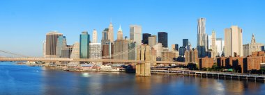 New York'un manhattan skyline panorama ve brooklyn Köprüsü