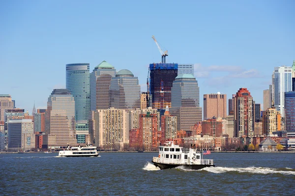 New York City Manhattan skyscrapers and boat — Stock Photo, Image