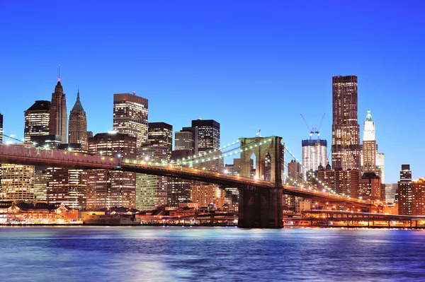 Ponte di Brooklyn con New York Manhattan centro — Foto Stock