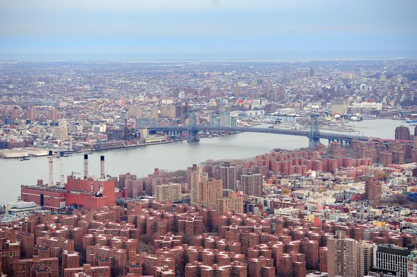 布鲁克林的天际线 arial 视图从纽约市曼哈顿 — 图库照片