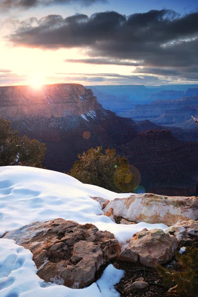 大峡谷日出在冬天与雪 — 图库照片