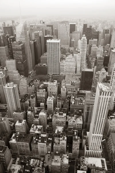 ニューヨーク市マンハッタン スカイライン上空表示黒と白 — ストック写真