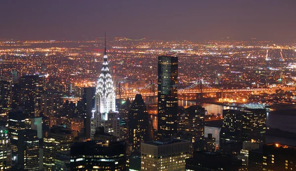 美国纽约市曼哈顿克莱斯勒大楼在晚上 — 图库照片