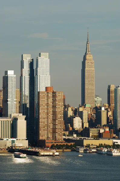 Empire State y rascacielos en la ciudad de Nueva York —  Fotos de Stock