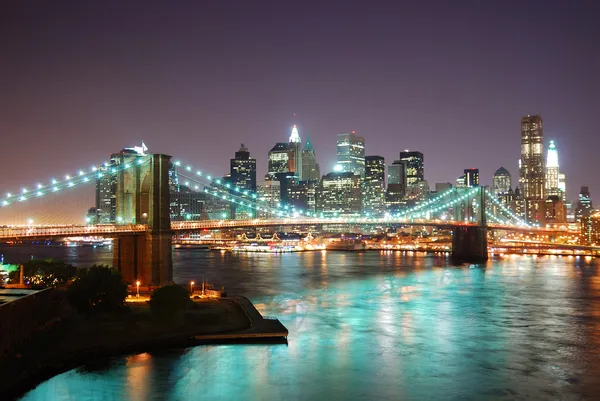 Ciudad de Nueva York skyline por la noche — Foto de Stock