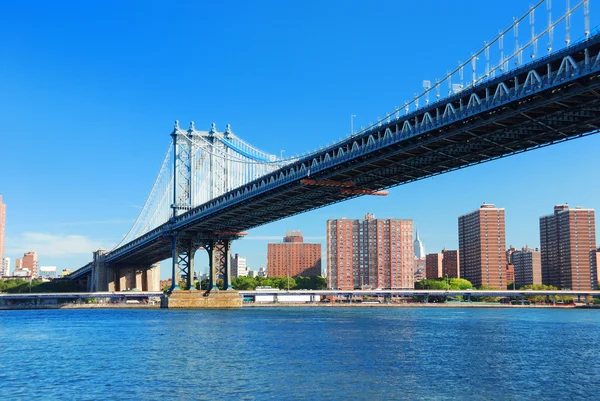 Nowym Jorku manhattan bridge z drapacz gród — Zdjęcie stockowe