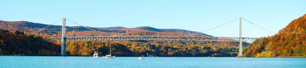 Bear Mountain Bridge panorama no outono — Fotografia de Stock