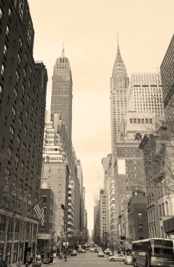 New York'un manhattan cadde görünümü siyah ve beyaz