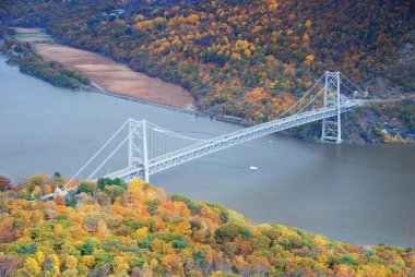 sonbaharın Bear mountain köprü havadan görünümü