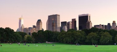 New York'taki central park alacakaranlıkta panorama adlı