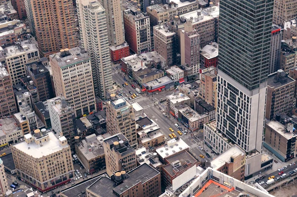 Вид с улицы Манхэттен в Нью-Йорке — стоковое фото