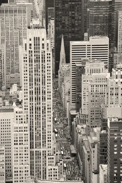 Нью-Йорк Манхэттен вид улицы с воздуха черно-белый — стоковое фото