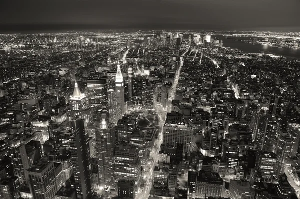 Nova Iorque Manhattan skyline vista aérea ao anoitecer preto e wh — Fotografia de Stock