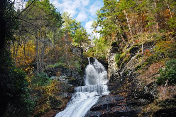 Cascada de otoño en la montaña —  Fotos de Stock