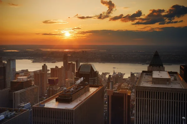 Zonsondergang in Manhattan, new york city — Stockfoto