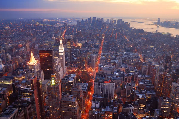 New York'un manhattan skyline havadan görünümü panorama gün batımında — Stok fotoğraf