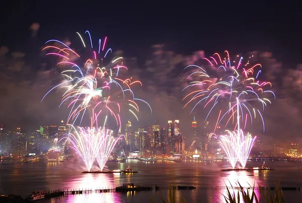 Fuochi d'artificio del giorno dell'indipendenza di New York — Foto Stock