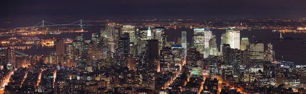 Alacakaranlıkta New York'un manhattan skyline panorama havadan görünümü — Stok fotoğraf