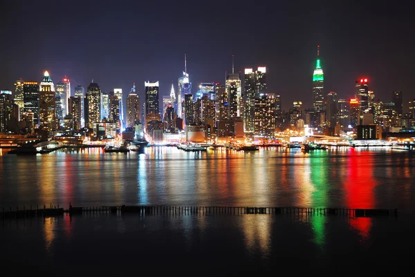 New york city met reflecties — Stockfoto
