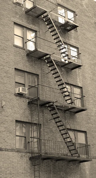 Nowy Jork apartamenty schody czarno-białe — Zdjęcie stockowe
