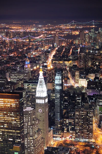 New york city manhattan skyline luchtfoto in de schemering — Stockfoto