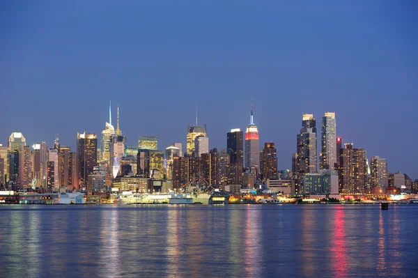 New york city manhattan in de schemering — Stockfoto