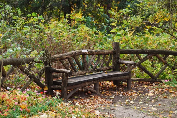 Dřevěné lavice — Stock fotografie