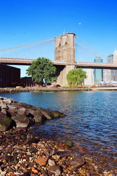 Brooklyn Brug en over rivier de hudson — Stockfoto