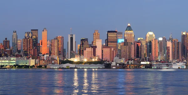 New Yorks manhattan över Hudsonfloden — Stockfoto