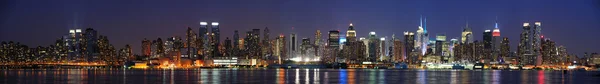 纽约曼哈顿中城地平线在黄昏 — 图库照片