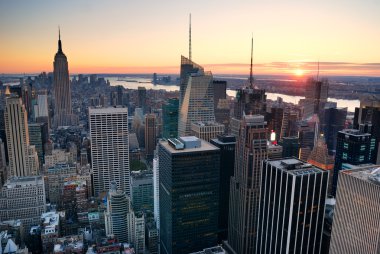 New York'un manhattan skyline günbatımı