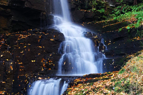 Autumn Waterfall in mountain — Stock Photo, Image