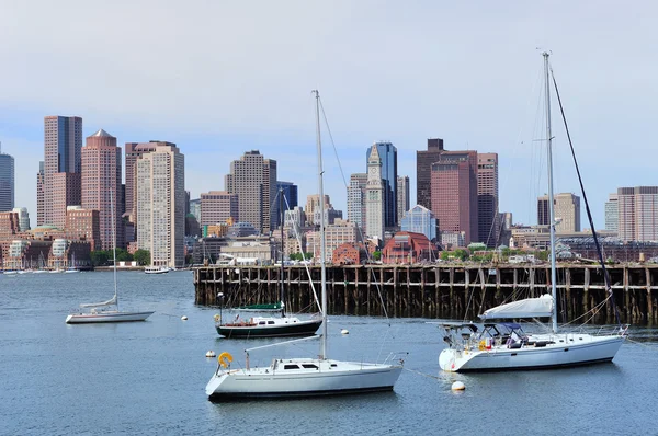 Sailing boat and Boston downtown — Stock Photo, Image