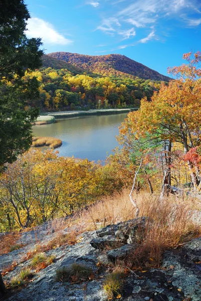 Autumn Mountain with lake — Stock Photo, Image