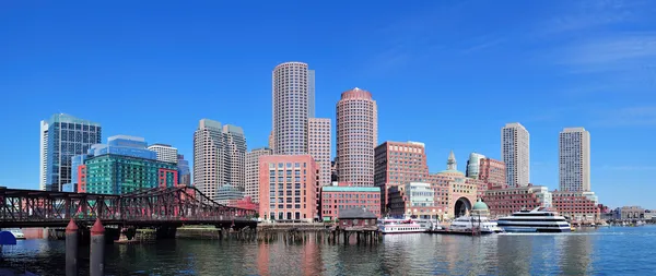Boston skyline over water — Stock Photo, Image