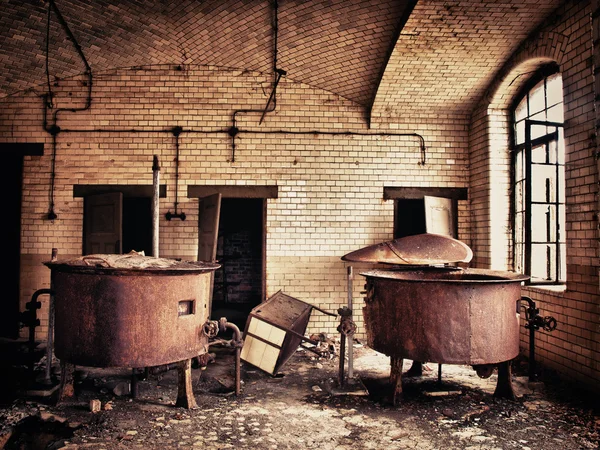 Antiguo tanque de agua oxidada — Foto de Stock