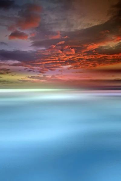 Небо и вода — стоковое фото