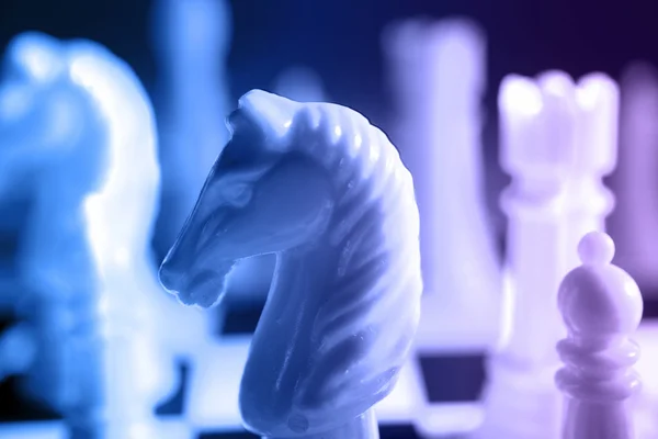 Closeup rytíř šachová figurka, selektivní zaměření — Stock fotografie