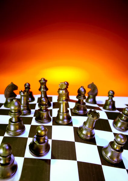 Schwarze Schachfiguren an Bord. Kopierraum — Stockfoto