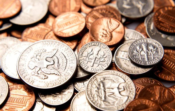 Close-up van diverse Amerikaanse munten — Stockfoto