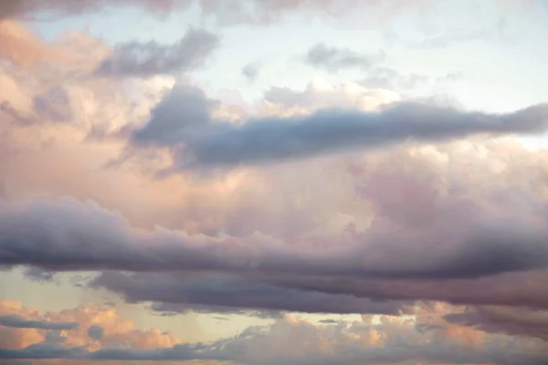 Mjuka färger i en vacker himmel — Stockfoto
